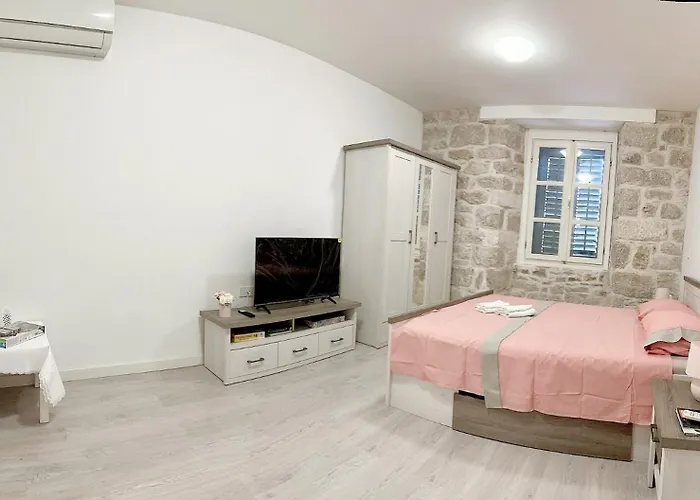 Apartment Small Escape